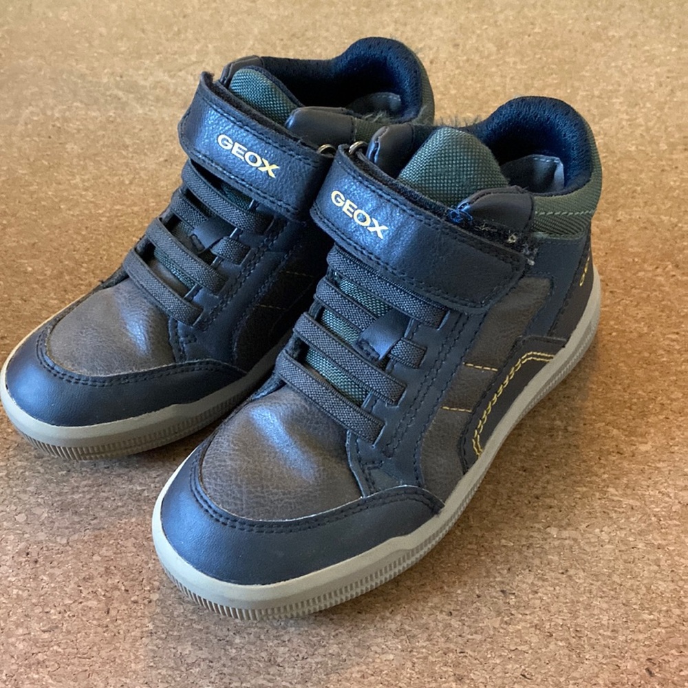 Geox Hi Top Rain Proof Sneaker 👟 Boys, super condition!